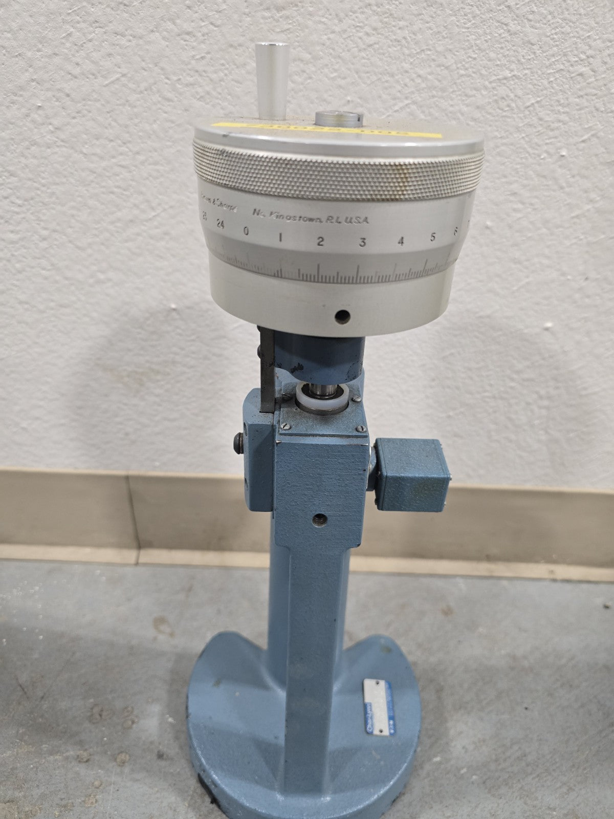 Brown & Sharpe 5851 - 12" Manual Analog Height Gauge Cadillac Type Height Gage