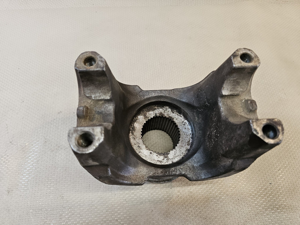 Genuine Spicer 6-4-8541-7X Series end yoke Spline