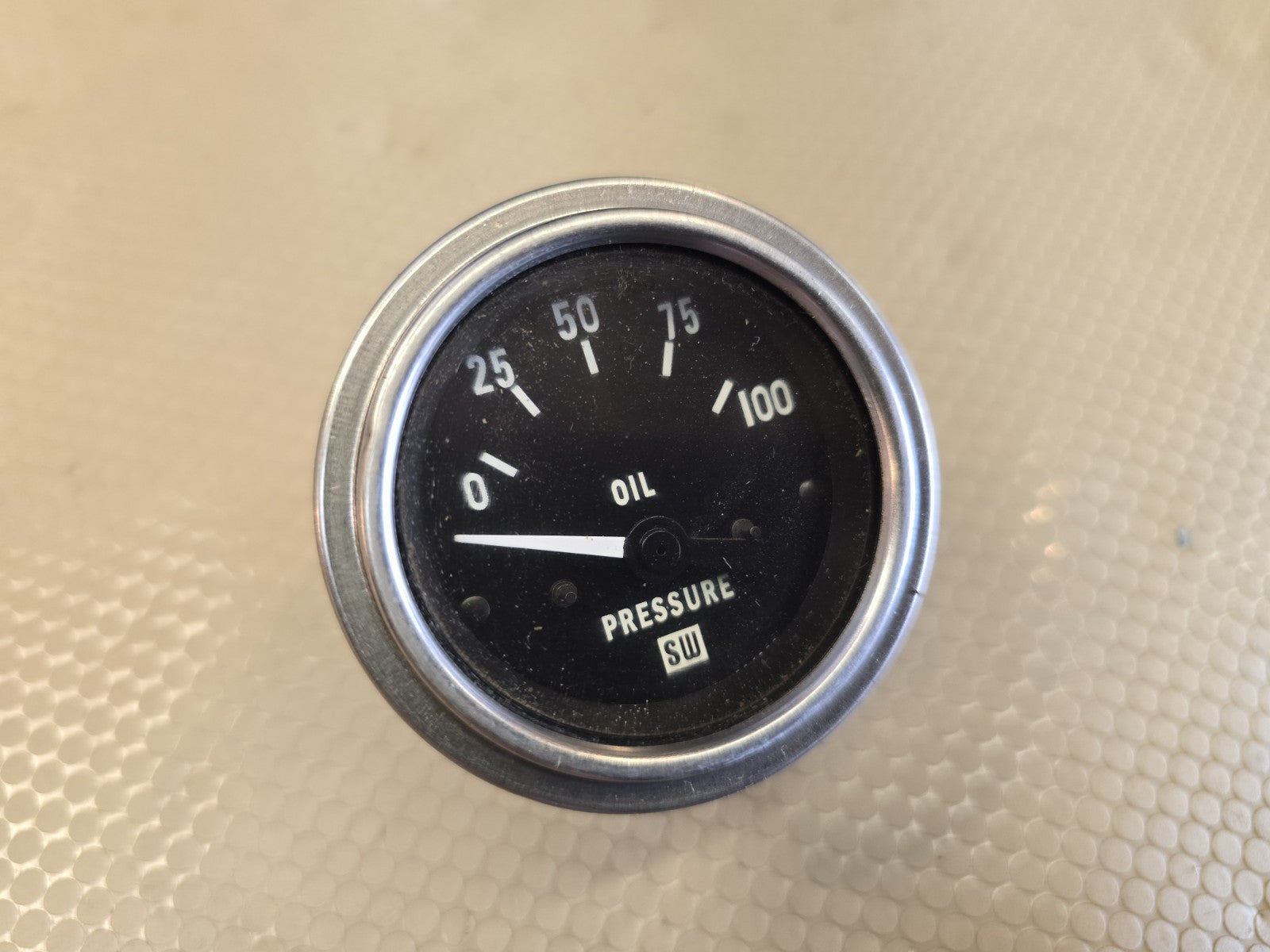 Stewart Warner Vintage 2 1/16"  80 lbs Oil Pressure Big Large Logo Gauge