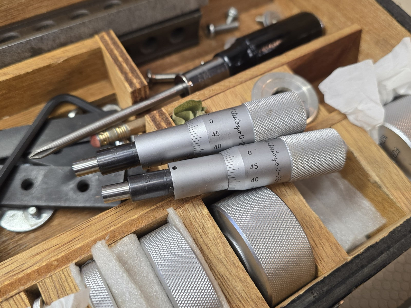 MITUTOYO 152-404 Micrometer Head 0-1 .0001 + Shimadzu Kit + 2 MITUTOYO MIC HEADS
