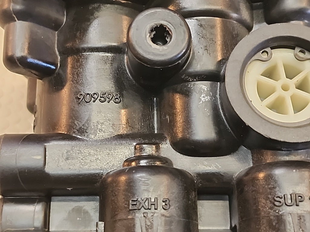 BENDIX AIR BRAKE VALVE 909598