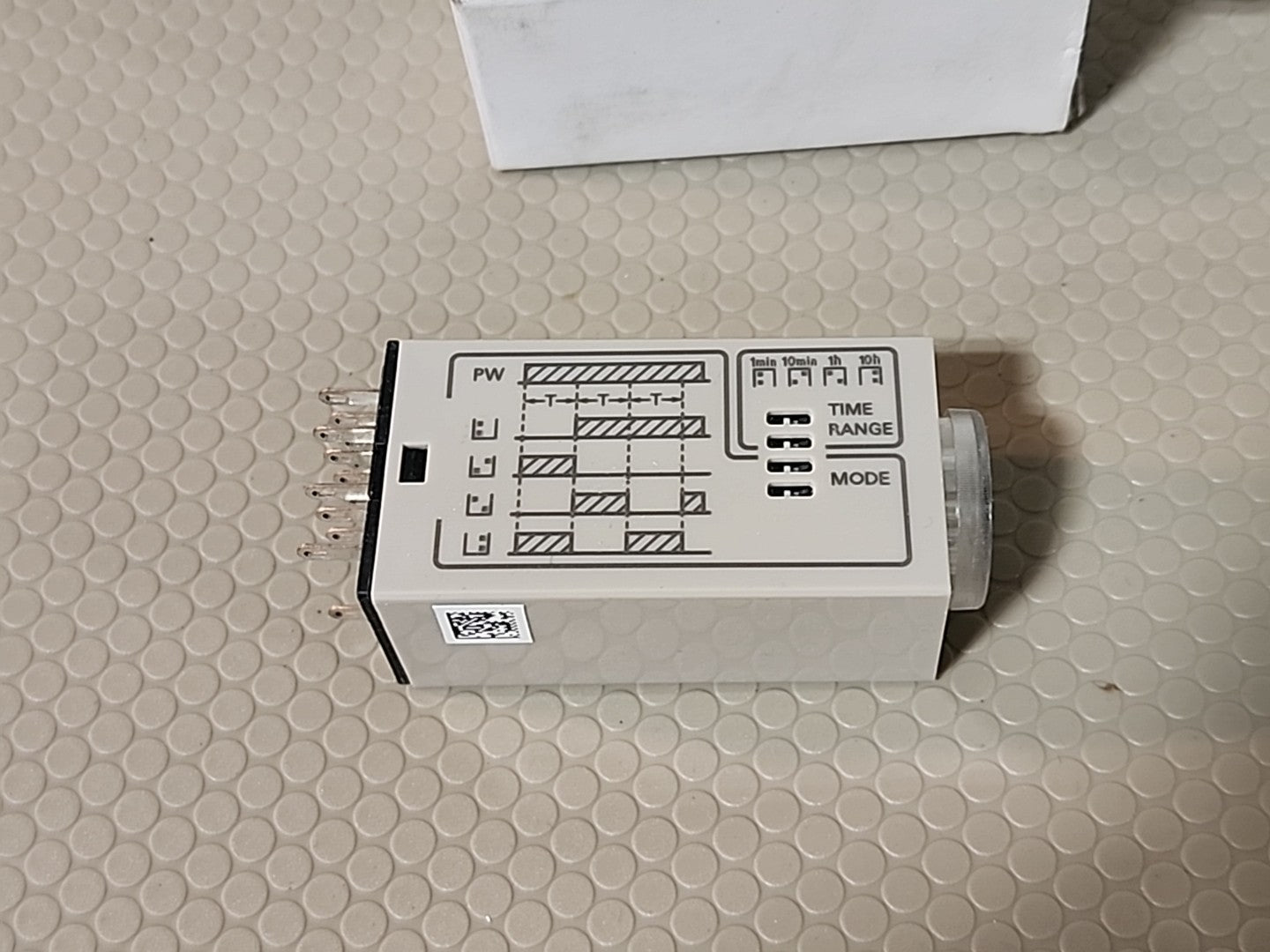 OMRON H3YN-41 DC24 / H3YN41DC24 NEW 