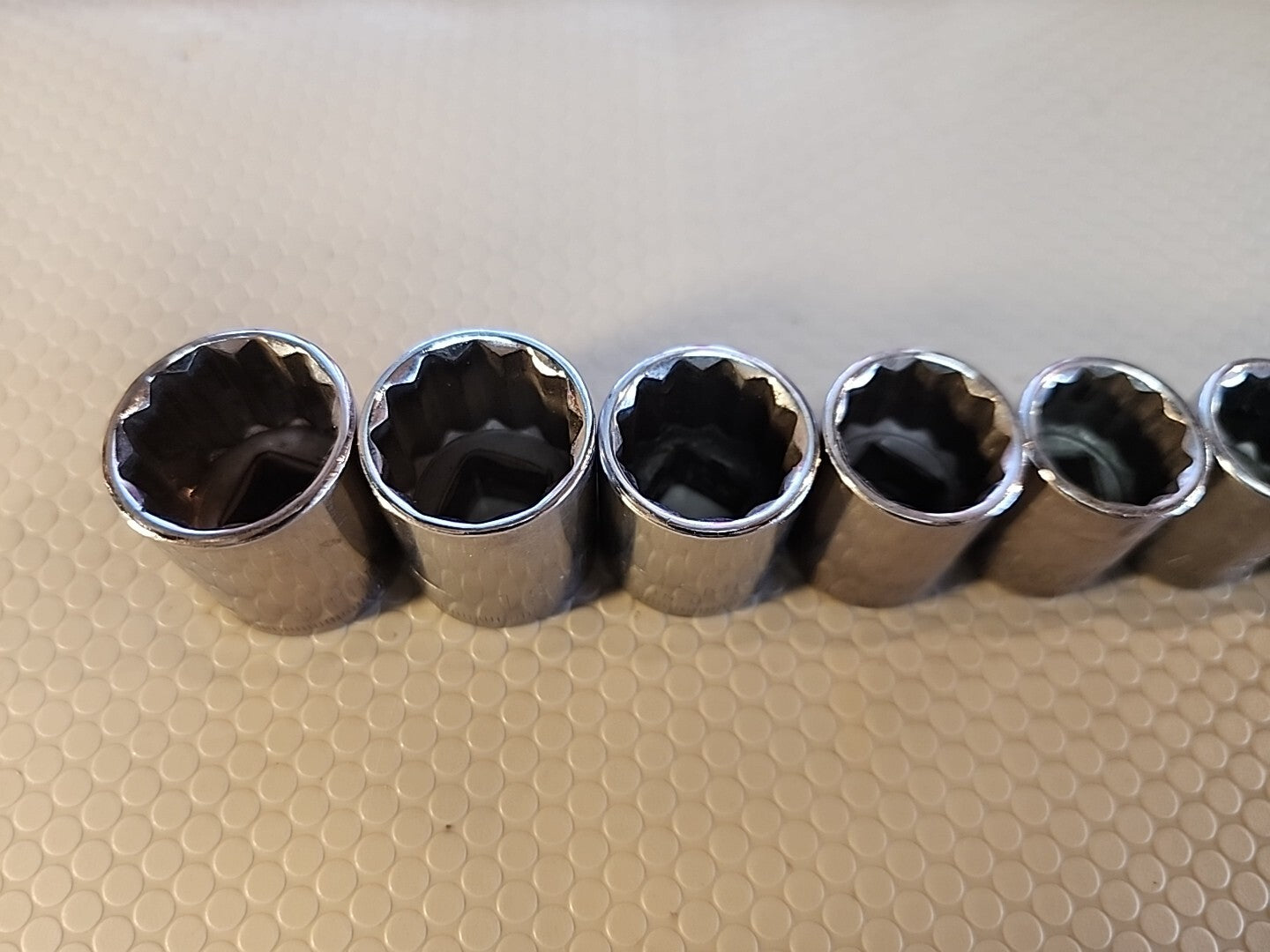 CRAFTSMAN 11-Piece, 3/8" Drive, 12 Point, METRIC Shallow Socket Set 19mm USA