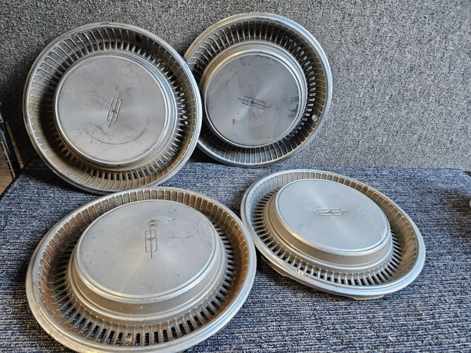 Genuine 1971 1972 Oldsmobile Delta 88 98 15 inch deluxe hubcaps wheel covers set