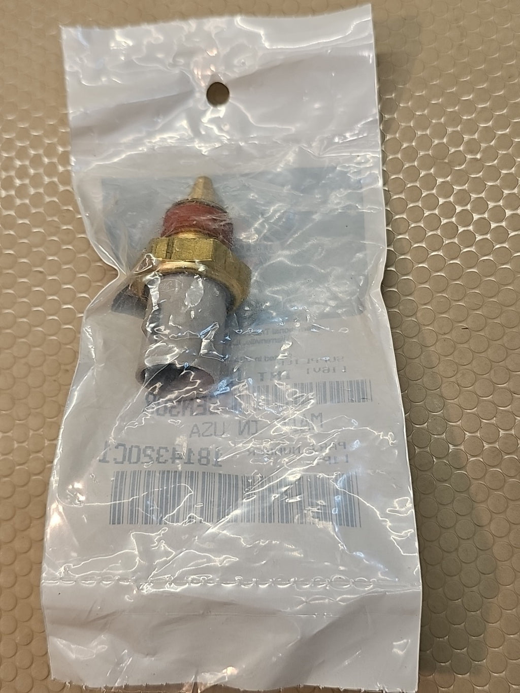 Genuine International Navistar OEM 1814320C1 Temp Sensor | DT466E I530E | NEW