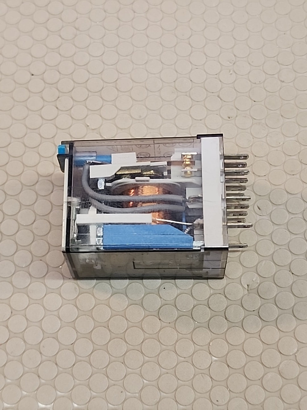 55.34.9.024.5090 Finder Plug-In Relay, DPDT 7A-250V, 24V DC coil, lockable test