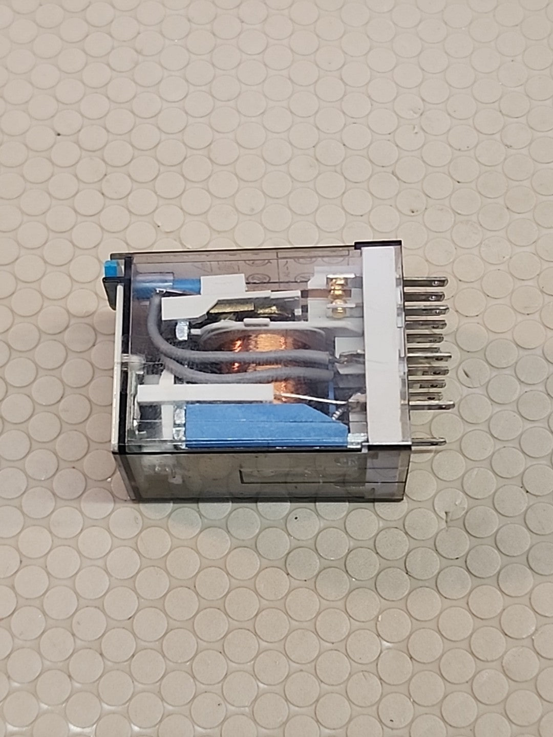 55.34.9.024.5090 Finder Plug-In Relay, DPDT 7A-250V, 24V DC coil, lockable test