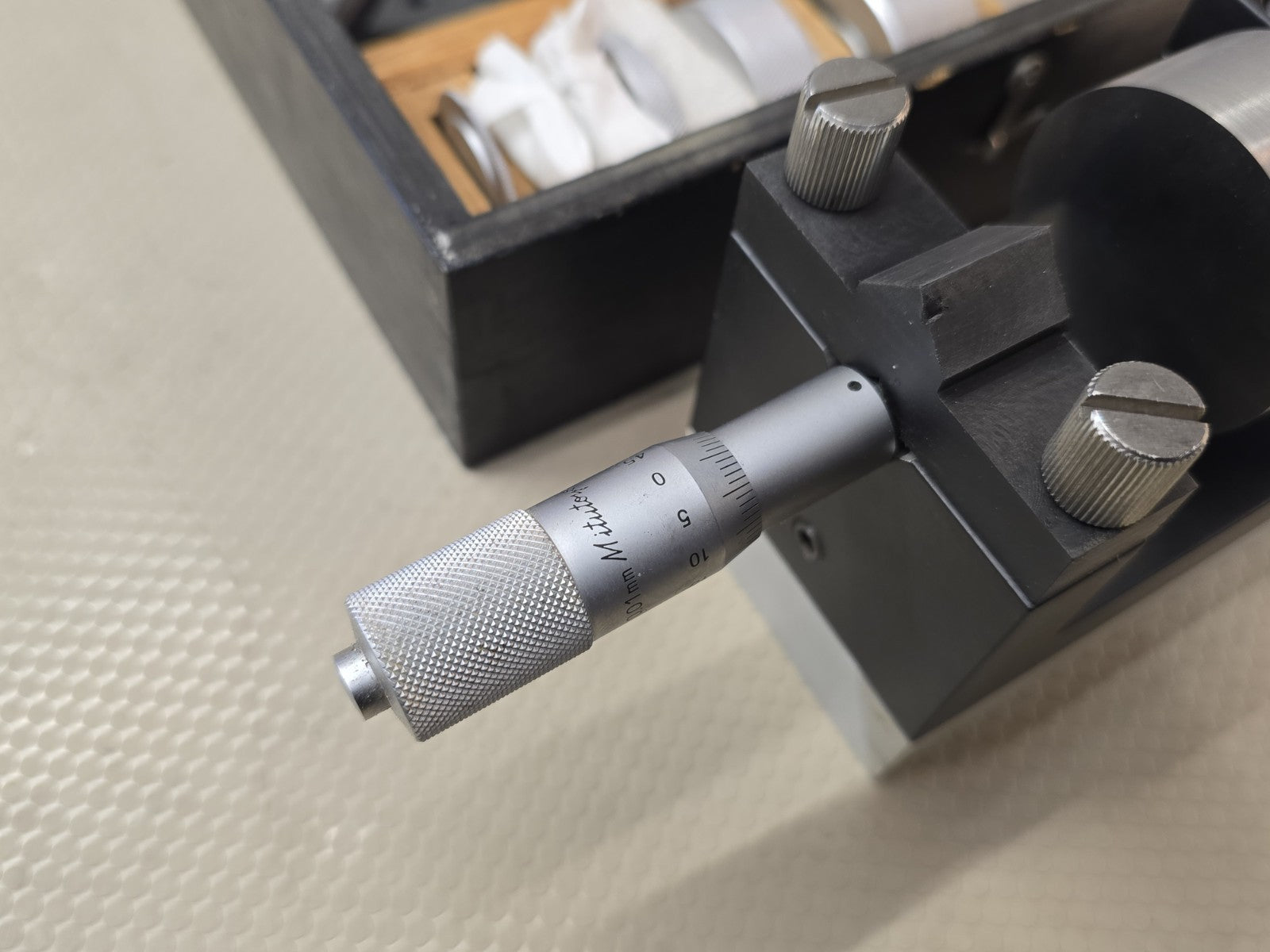 MITUTOYO 152-404 Micrometer Head 0-1 .0001 + Shimadzu Kit + 2 MITUTOYO MIC HEADS