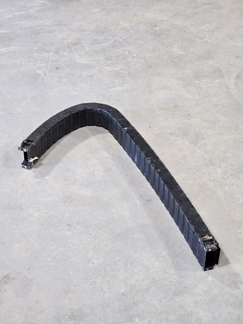 Igus Energy Chain Cable Carrier 28 Links 157.075.100 w/ 15800.30 Brackets