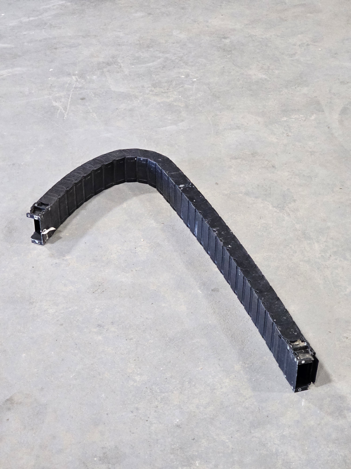 Igus Energy Chain Cable Carrier 28 Links 157.075.100 w/ 15800.30 Brackets