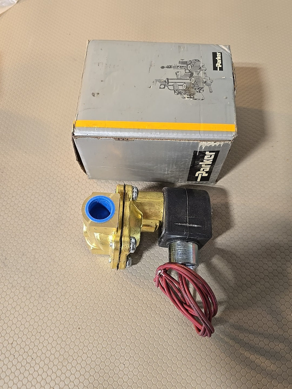 NEW Parker 73218BN4UN00N0C111P3 2-Way Solenoid Valve1/2 in. NPT, 120 Volt 