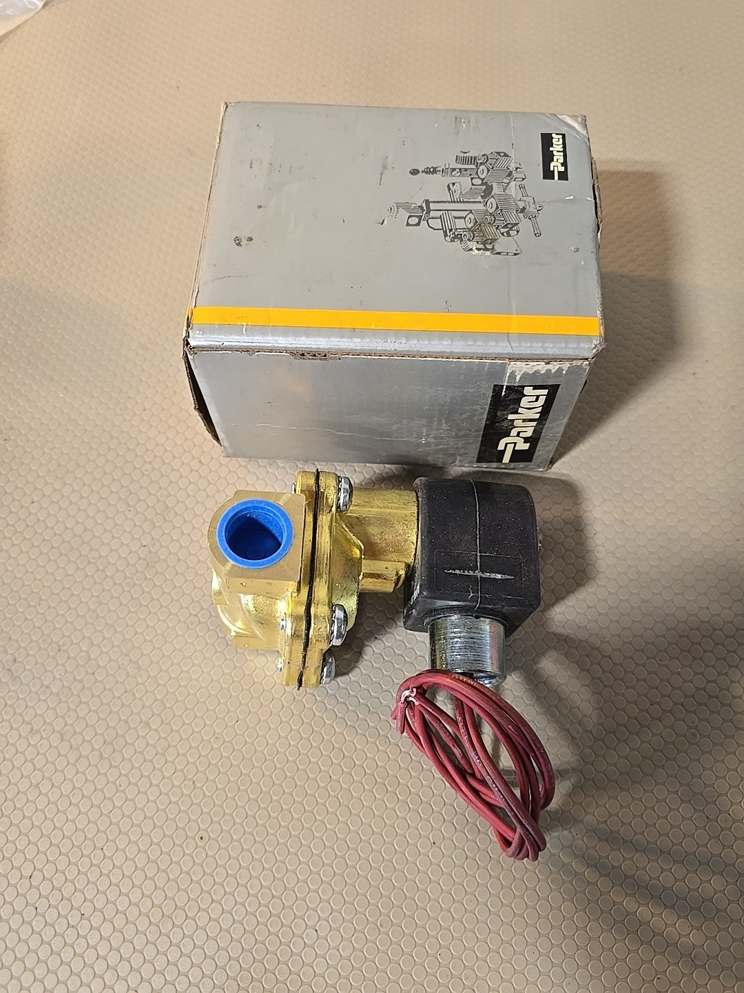 NEW Parker 73218BN4UN00N0C111P3 2-Way Solenoid Valve1/2 in. NPT, 120 Volt 