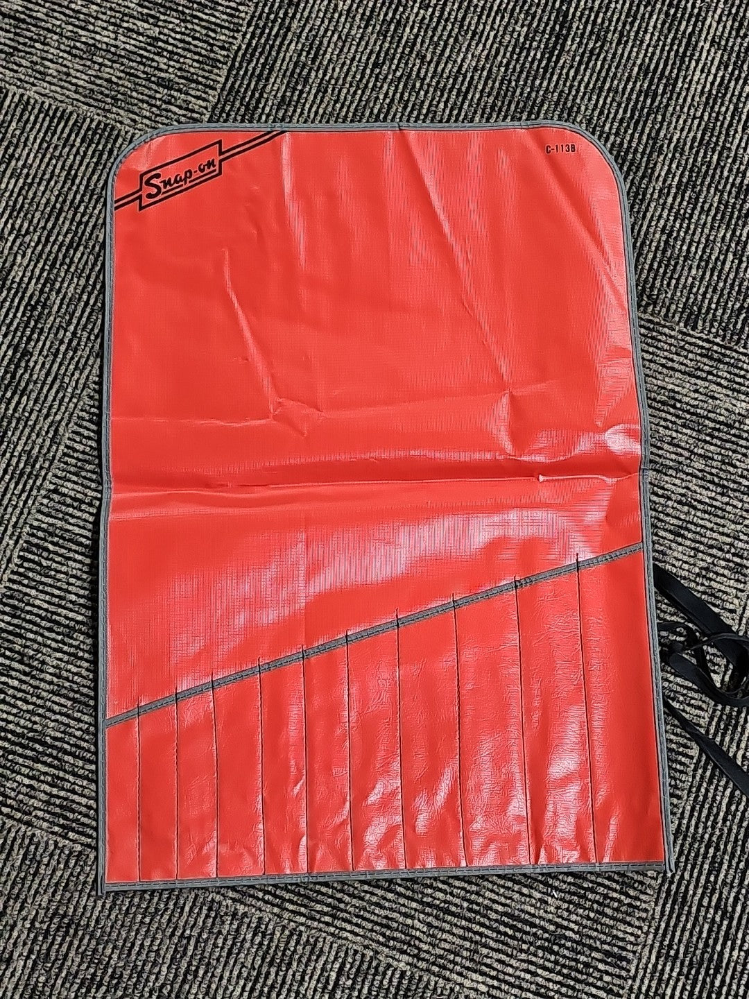 SNAP ON C113B RED KIT BAG POUCH ROLL 11 POCKETS- HAS 2" SLICE AT CREASE
