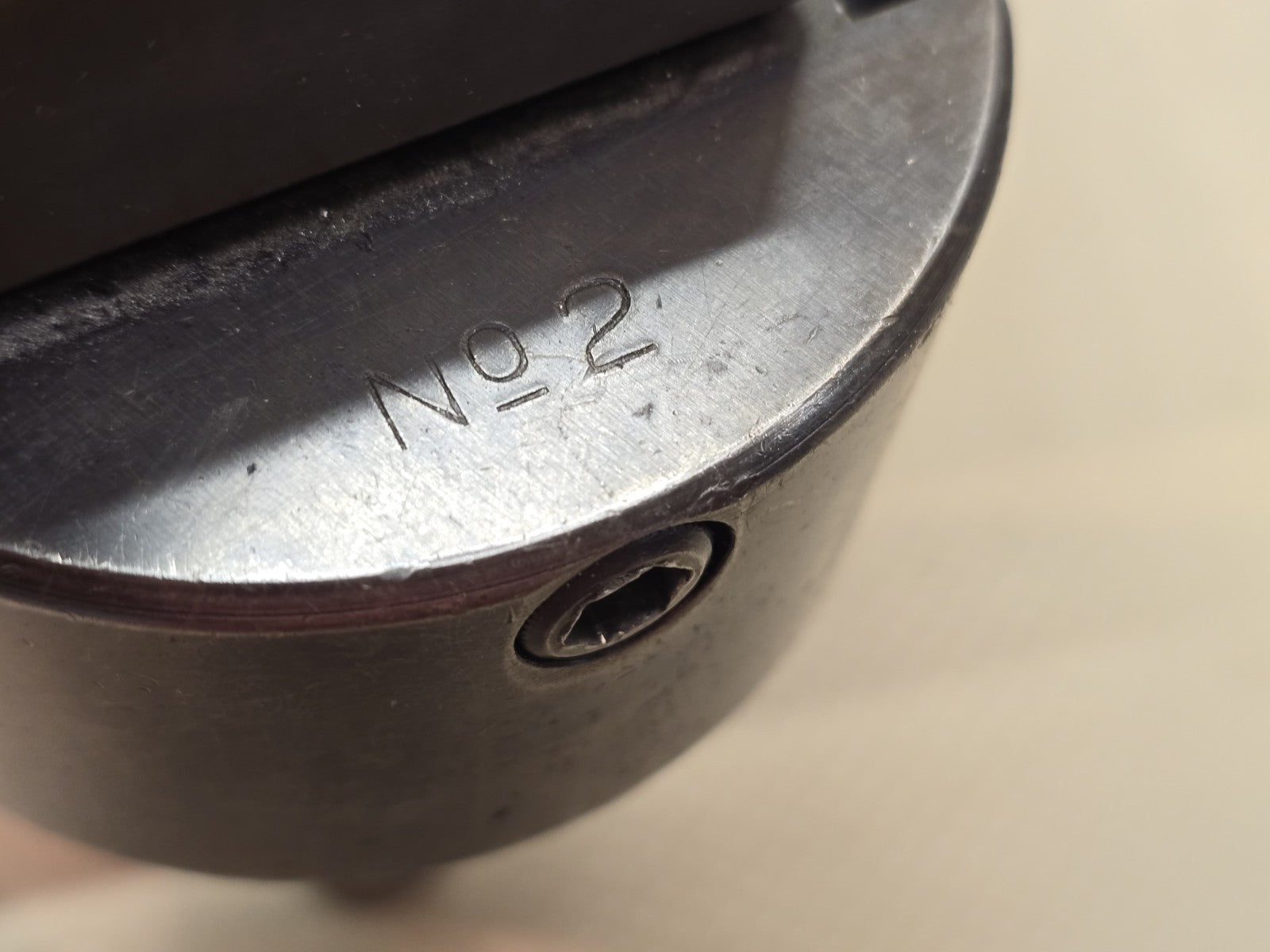 BRIDGEPORT No. 2 Boring Head R8 Shank W/ Storage Case