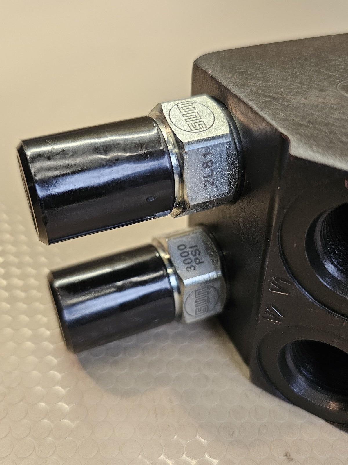 Sun Hydraulics 2BW2-AG Hydraulic Manifold Block CBCA CHN 3000 PSI Valves
