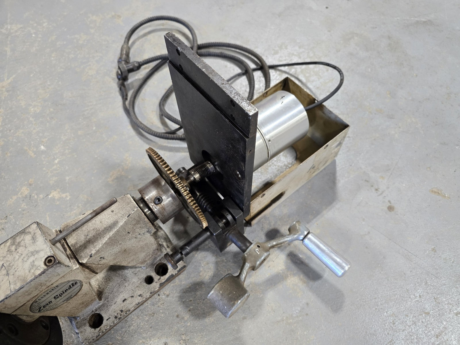 ZERO SOUTHERN GAGE  SYSTEMS SPINDLE FIXTURE MODEL AD-015 - USA Bench CENTER LOT