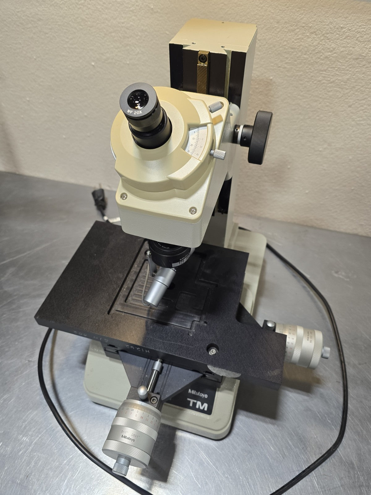 Mitutoyo Toolmakers Microscope TM 176-811A With 176-203 Twin Illumination *MINT*