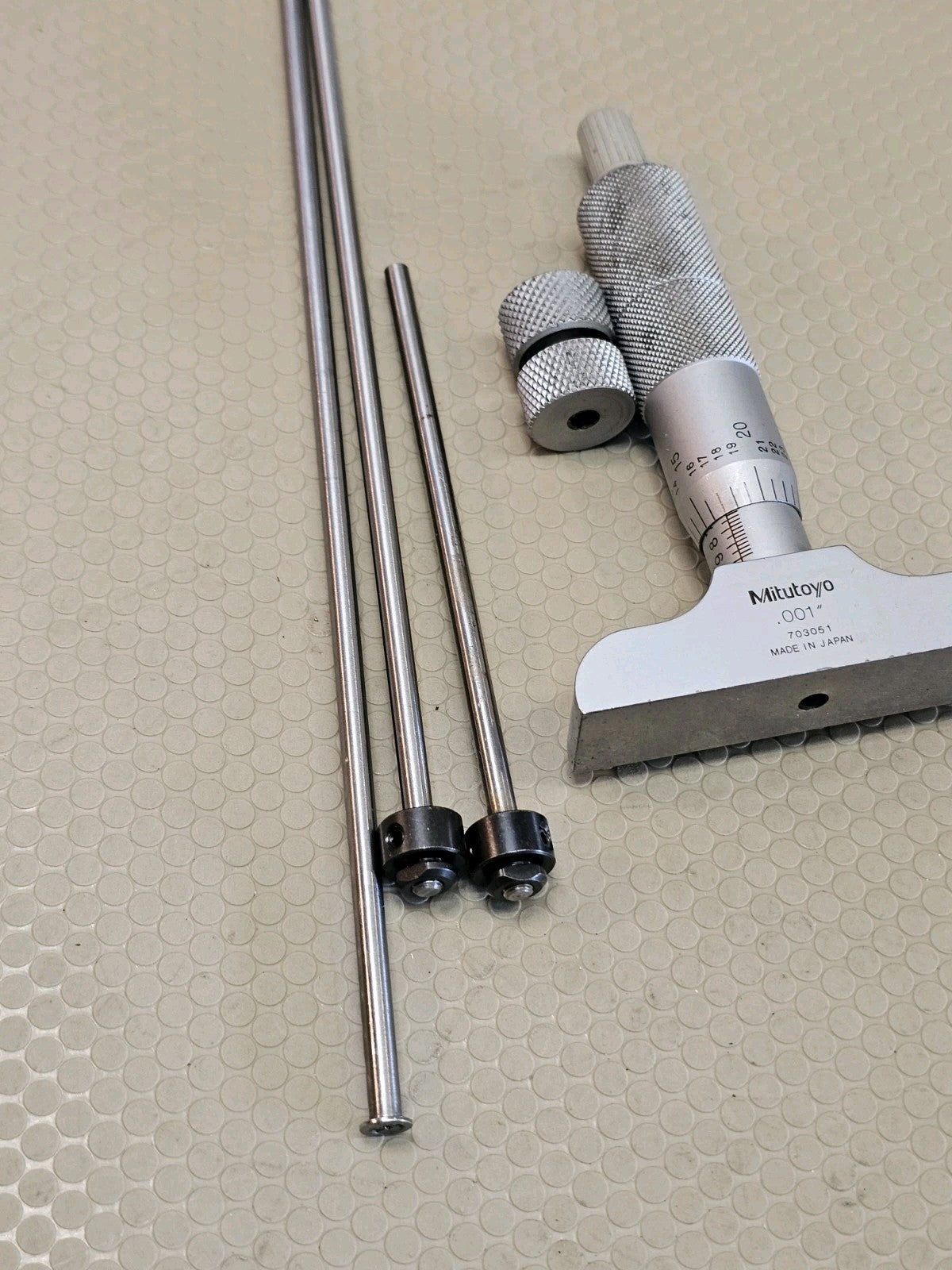 MITUTOYO DEPTH MICROMETER 129-131 2.5 Inch Base with 3 rods MADE IN JAPAN