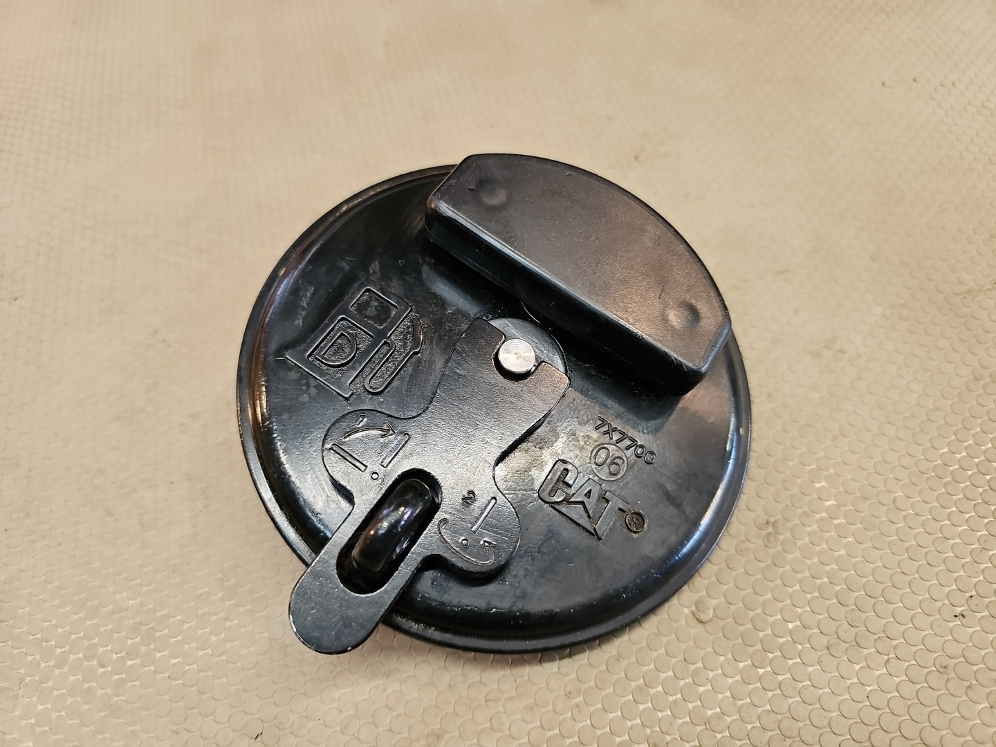 Caterpillar Cat OEM Locking Fuel Cap A 7X-7700 ~ UNUSED?