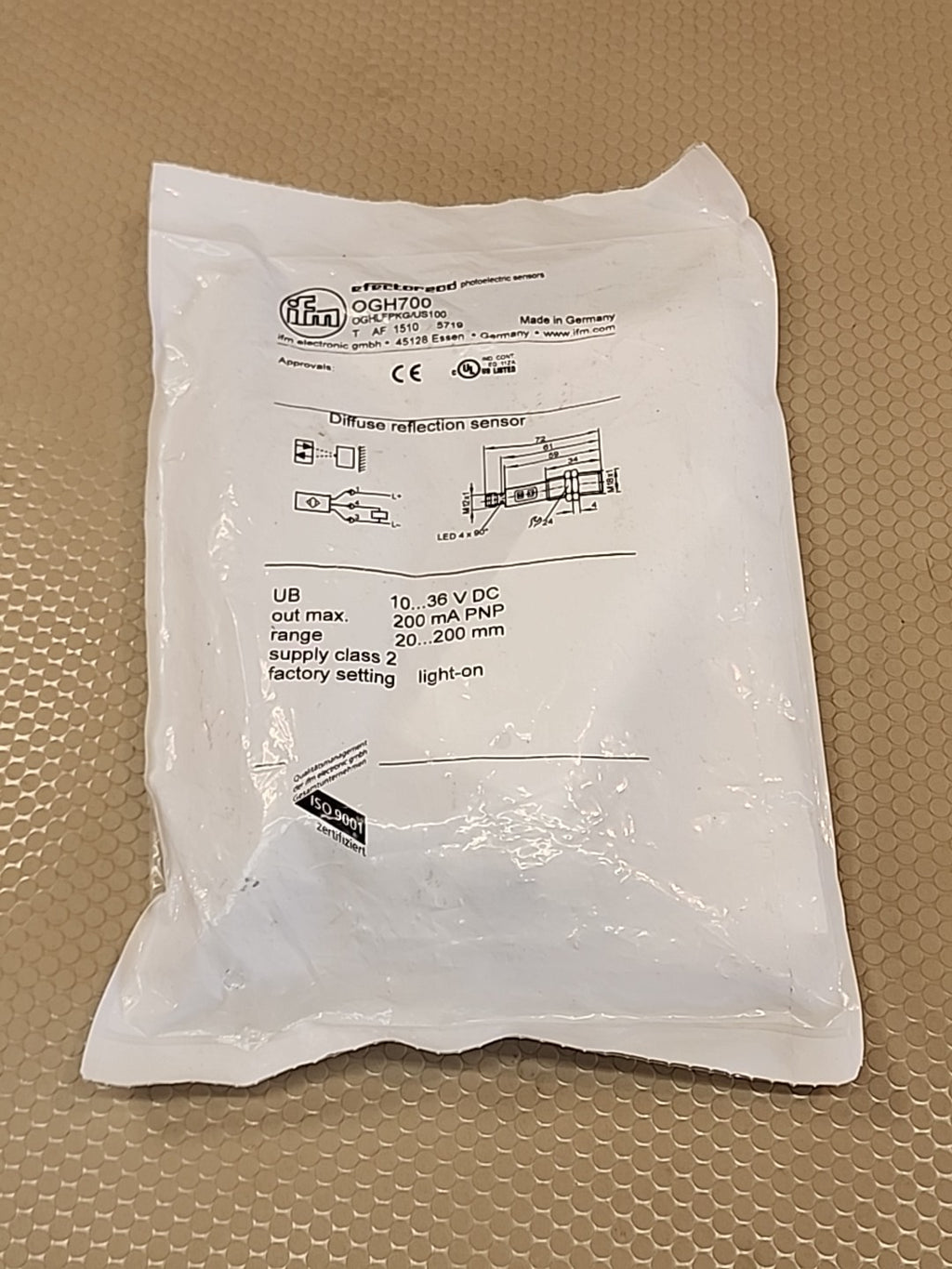 IFM OGH700, LASER DIFFUSE REFLECTION SENSOR, OGHLFPKG/US100, NEW* 