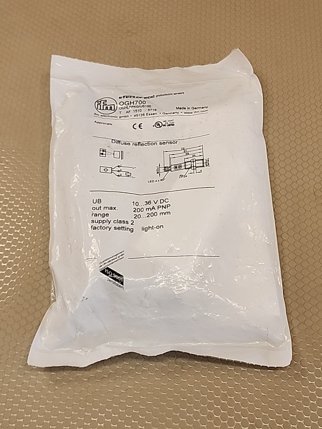 IFM OGH700, LASER DIFFUSE REFLECTION SENSOR, OGHLFPKG/US100, NEW* 