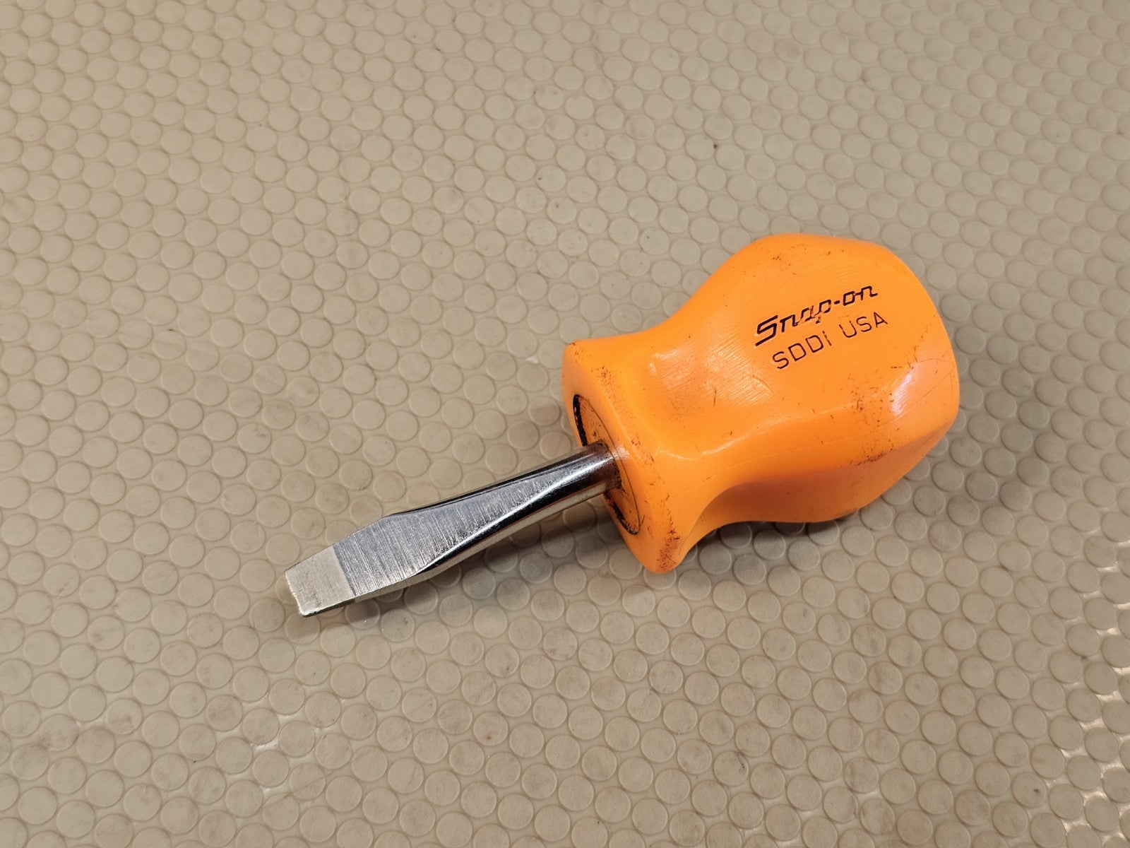 Snap-on SDD1 1/4" x 1-1/2" Hard Orange Handle Flat/Slotted Stubby Screwdriver US