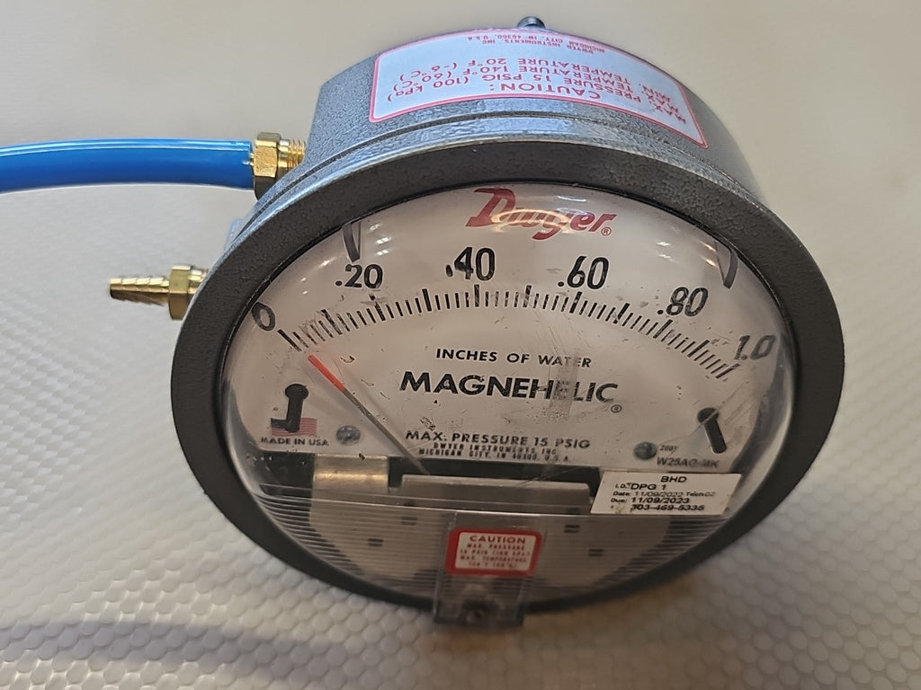 Dwyer Magnehelic Differential Pressure Gauge, 2000: 0-1.0 WC 15 PSIG W25AG MK