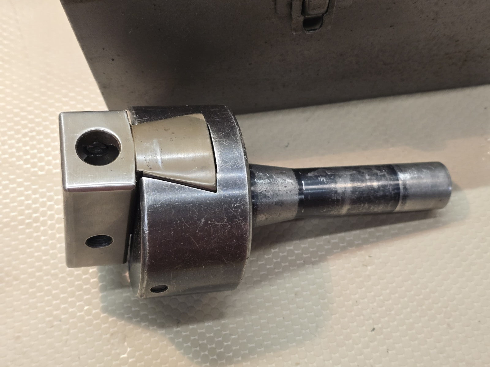 BRIDGEPORT No. 2 Boring Head R8 Shank W/ Storage Case