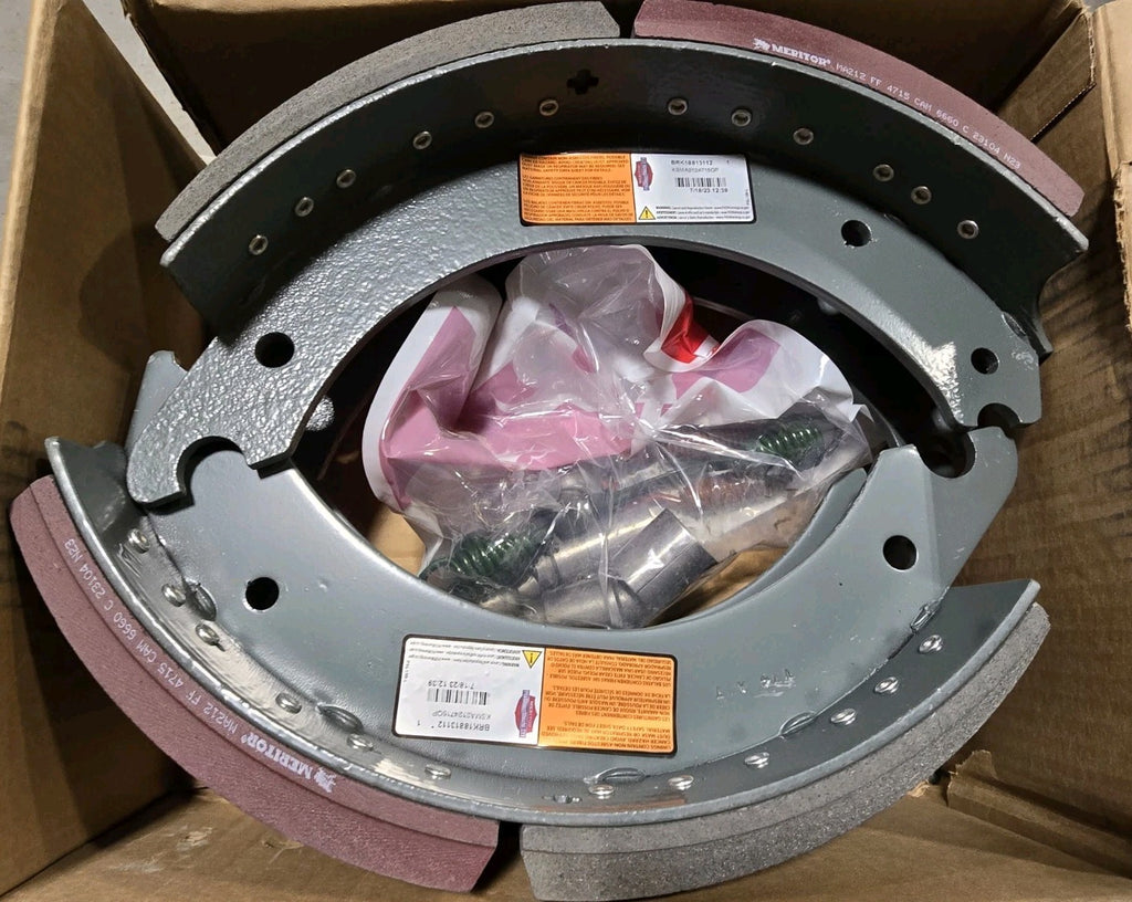 NEW Meritor XSMA2124715QP Brake Shoe Kit