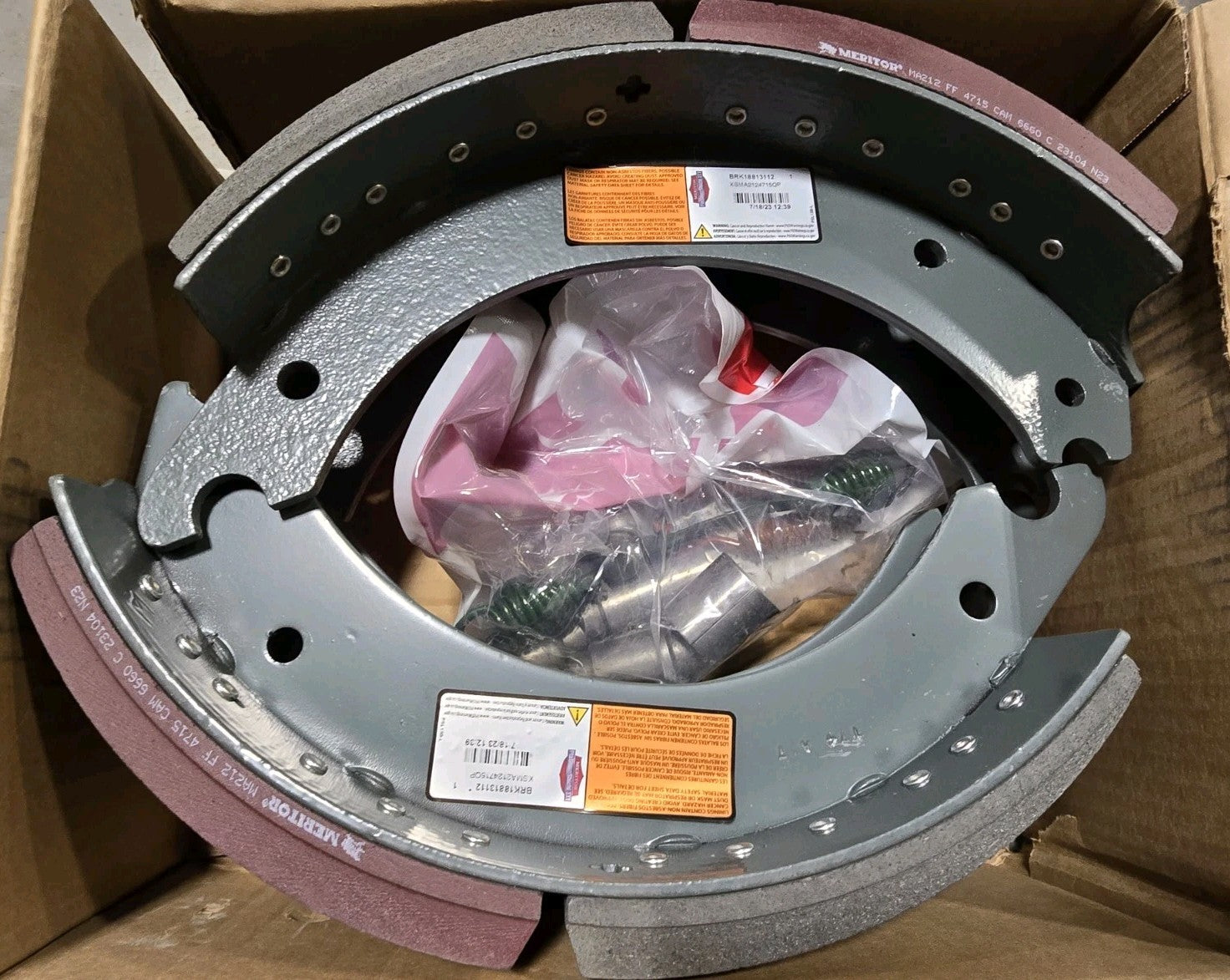 NEW Meritor XSMA2124715QP Brake Shoe Kit