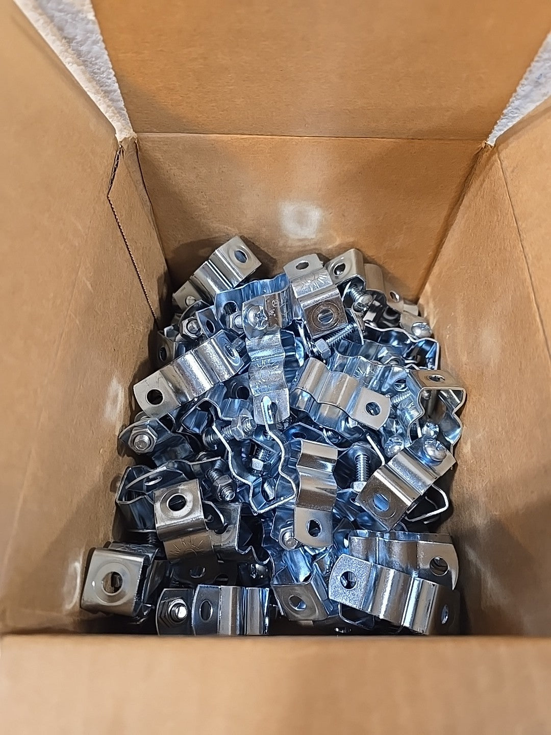 Minerallac 0B Conduit Bolted Hanger (Pack of ~100)