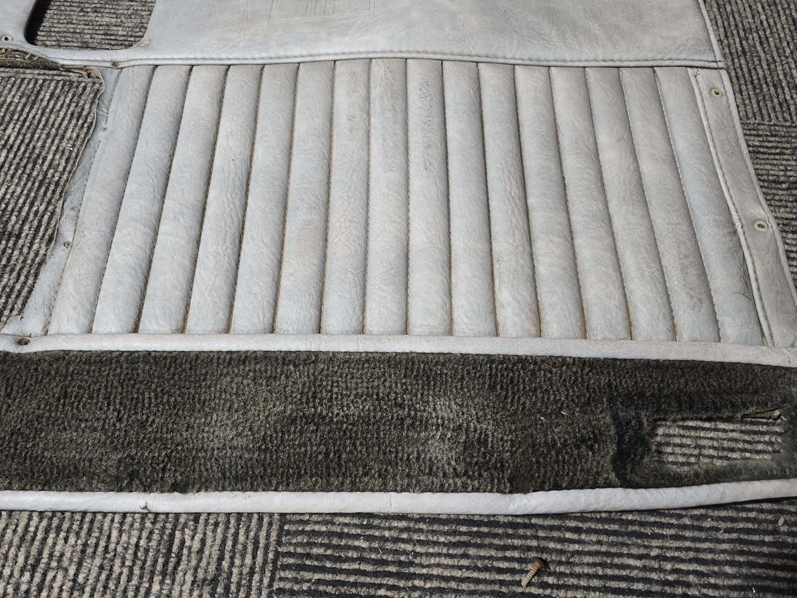 Kenworth OEM! Truck Interior Door Panel Gray Vinyl Pleated Carpet 1999 KW Logo
