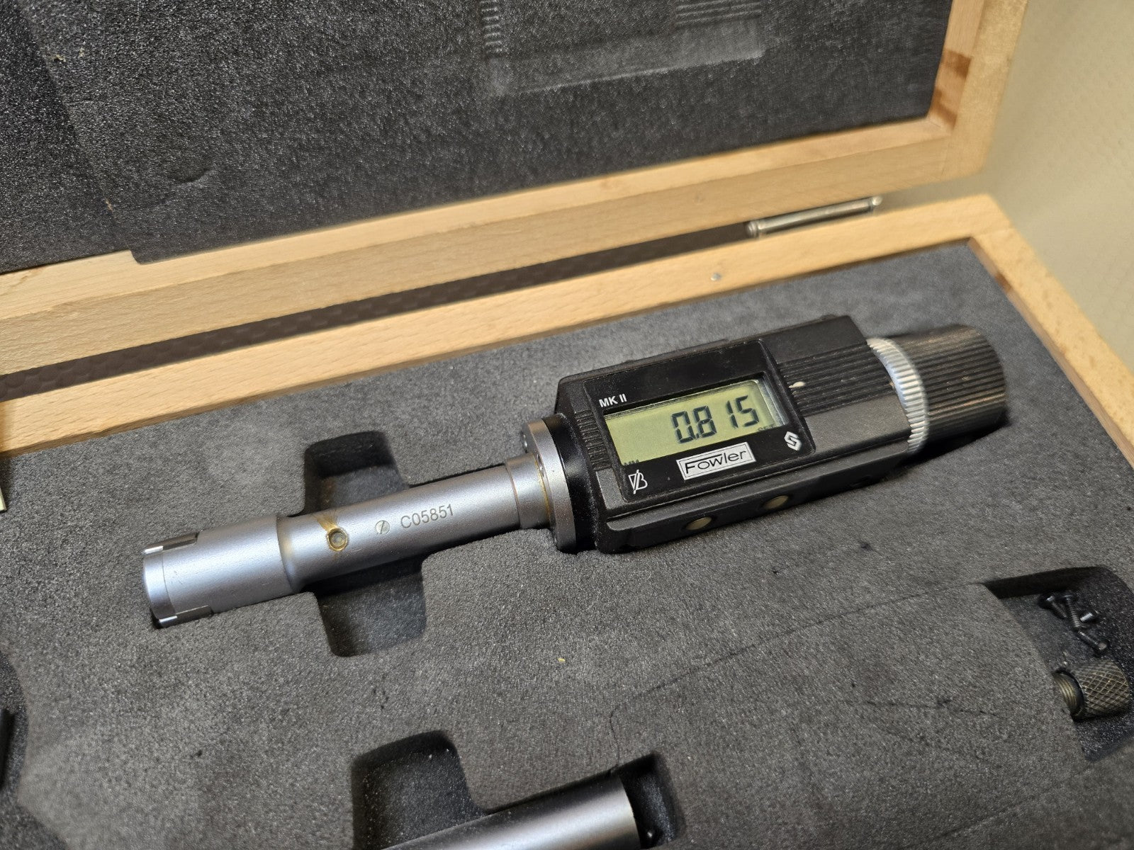 Fowler Digital Internal Micrometer .375-.750 Set Bluetooth Bore Micrometer 3pc