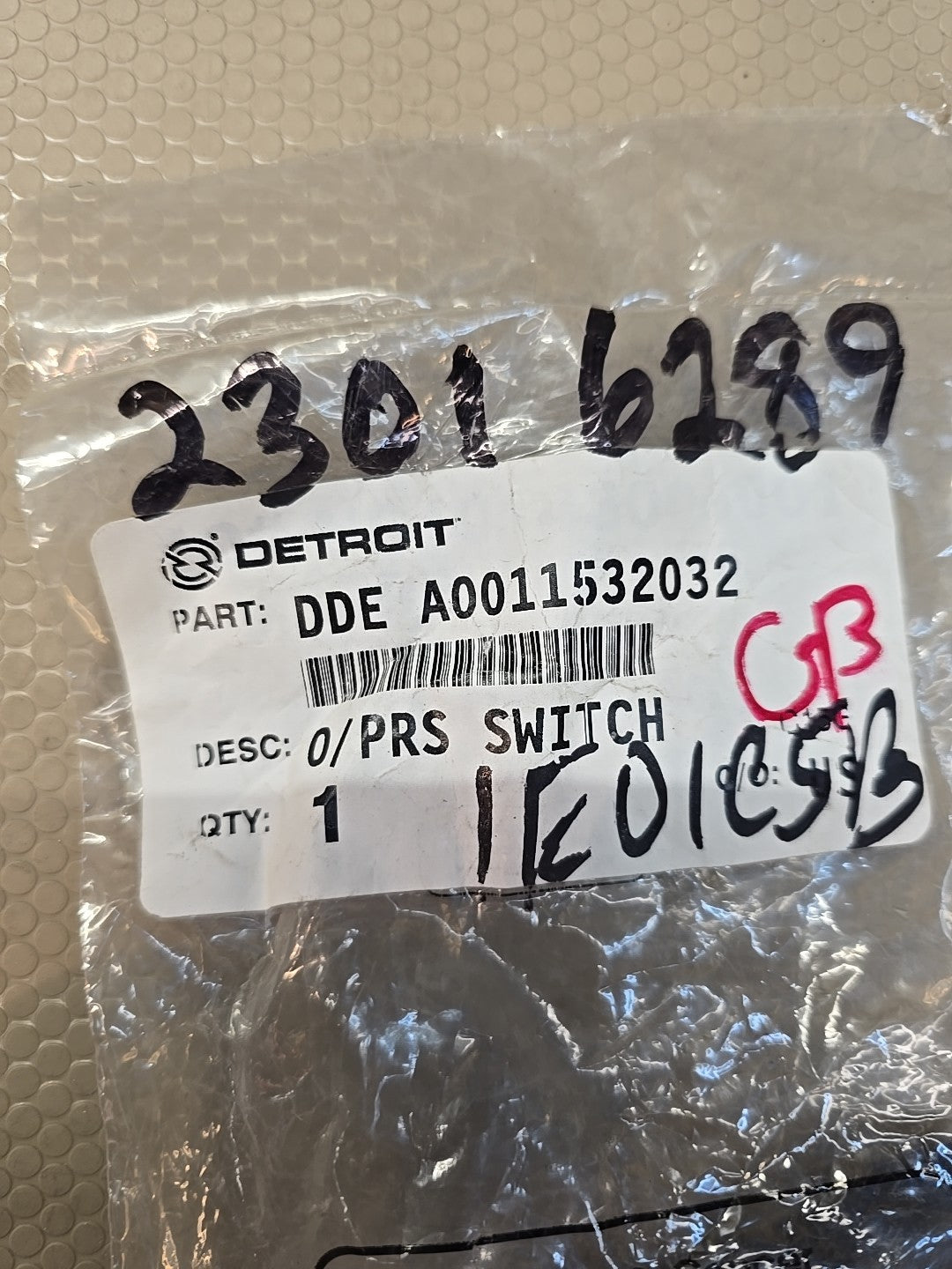 OEM Mercedes-Benz A0011532032 Engine Oil Pressure Switch Sensor Genuine