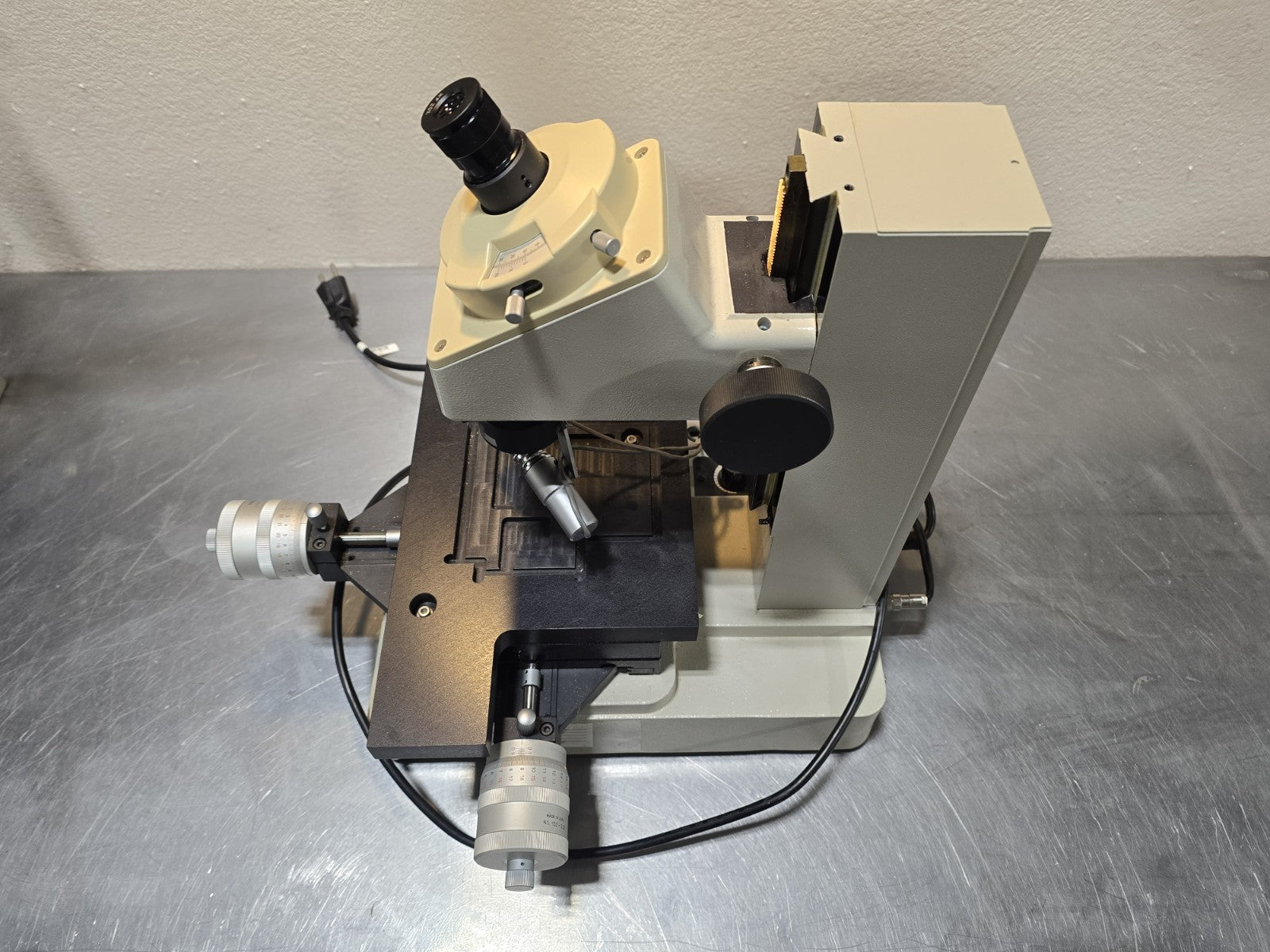 Mitutoyo Toolmakers Microscope TM 176-811A With 176-203 Twin Illumination *MINT*