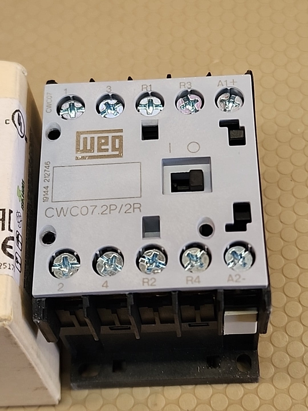 WEG CWC07.2P/2R Miniature Control Relay NEW
