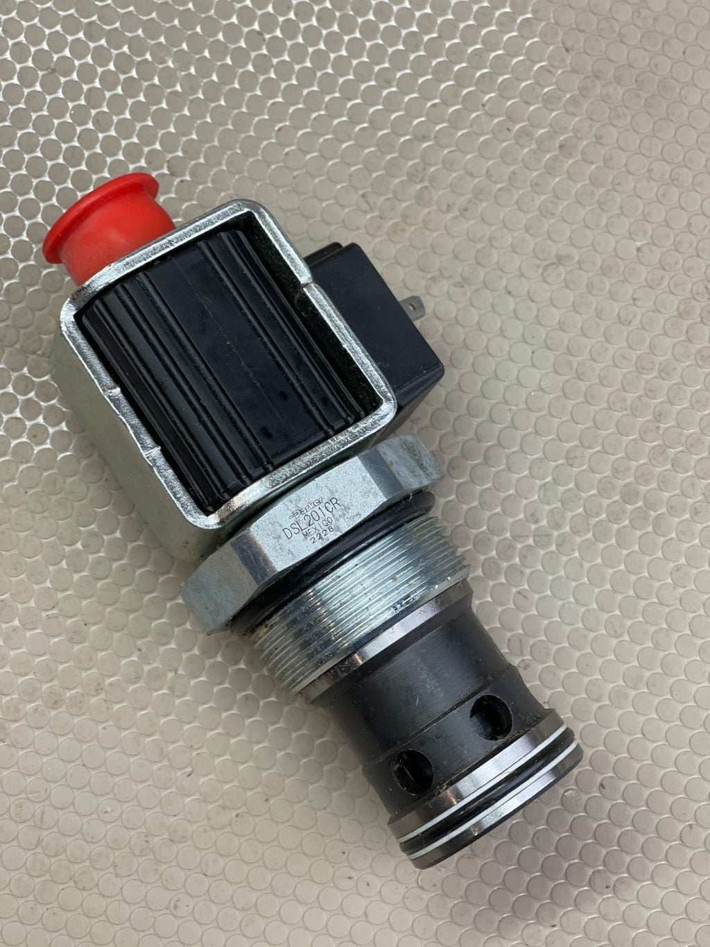 Parker DSL201CR Solenoid Valve w/ 24VDC 28W Coil CAP024D, 3000 PSI