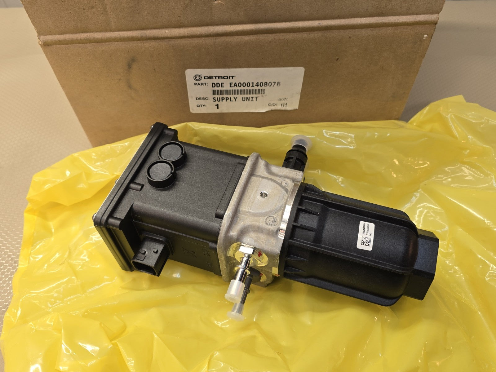OEM DETROIT DIESEL EXHAUST FLUID  DDE EA0011400678 EA0001407278  EA0001408078