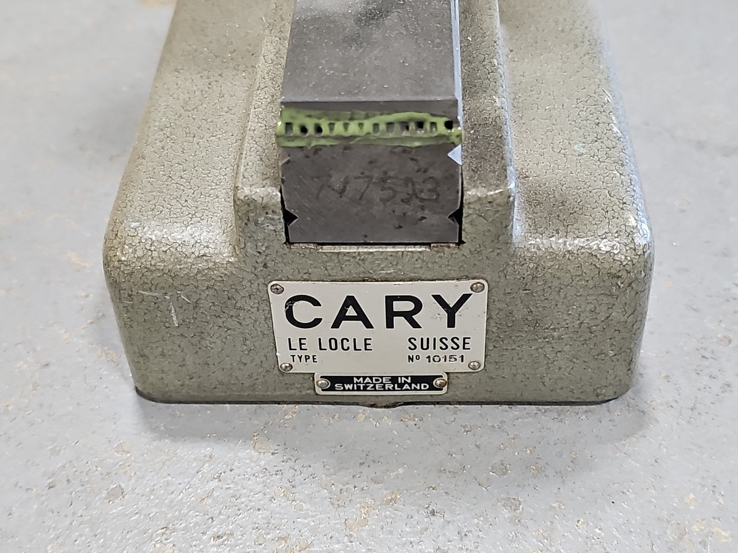 FEDERAL D6K DIAL MICROMETER 0.0005" ON CARY No 10151 STAND