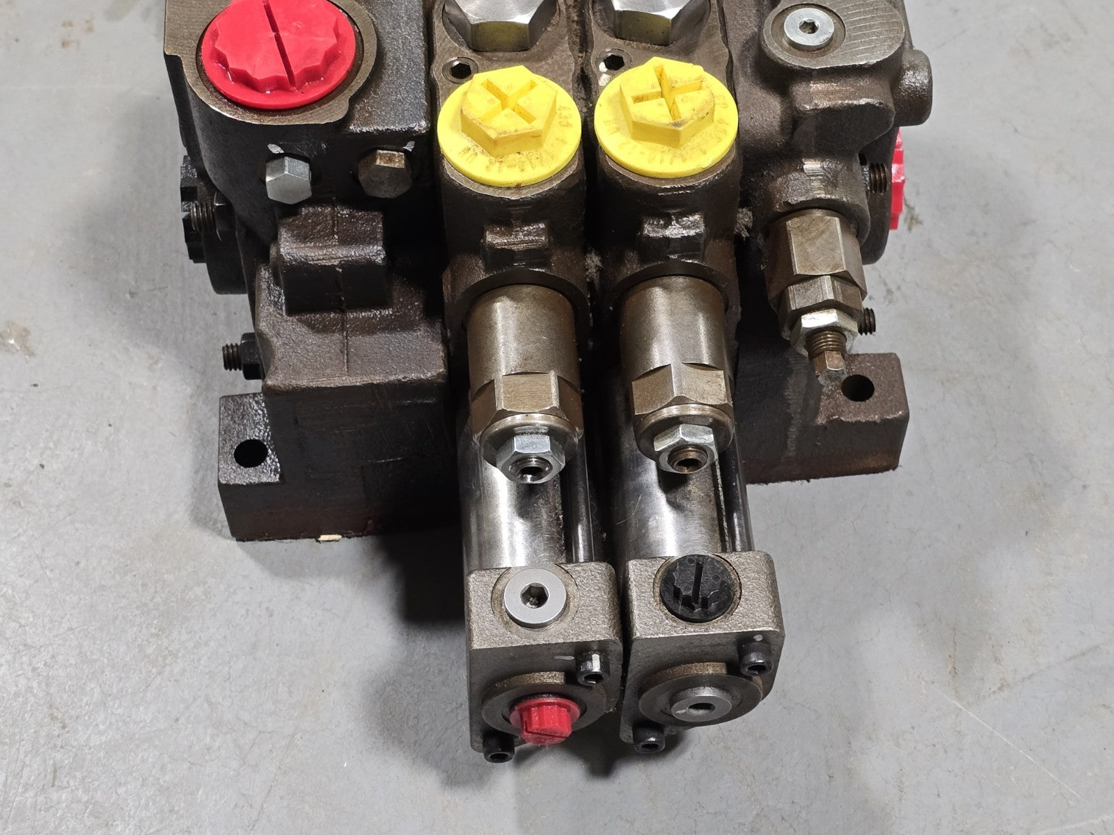 Parker VP170 Load Sense Directional Control Valve Proportional Load 4940927 *NEW