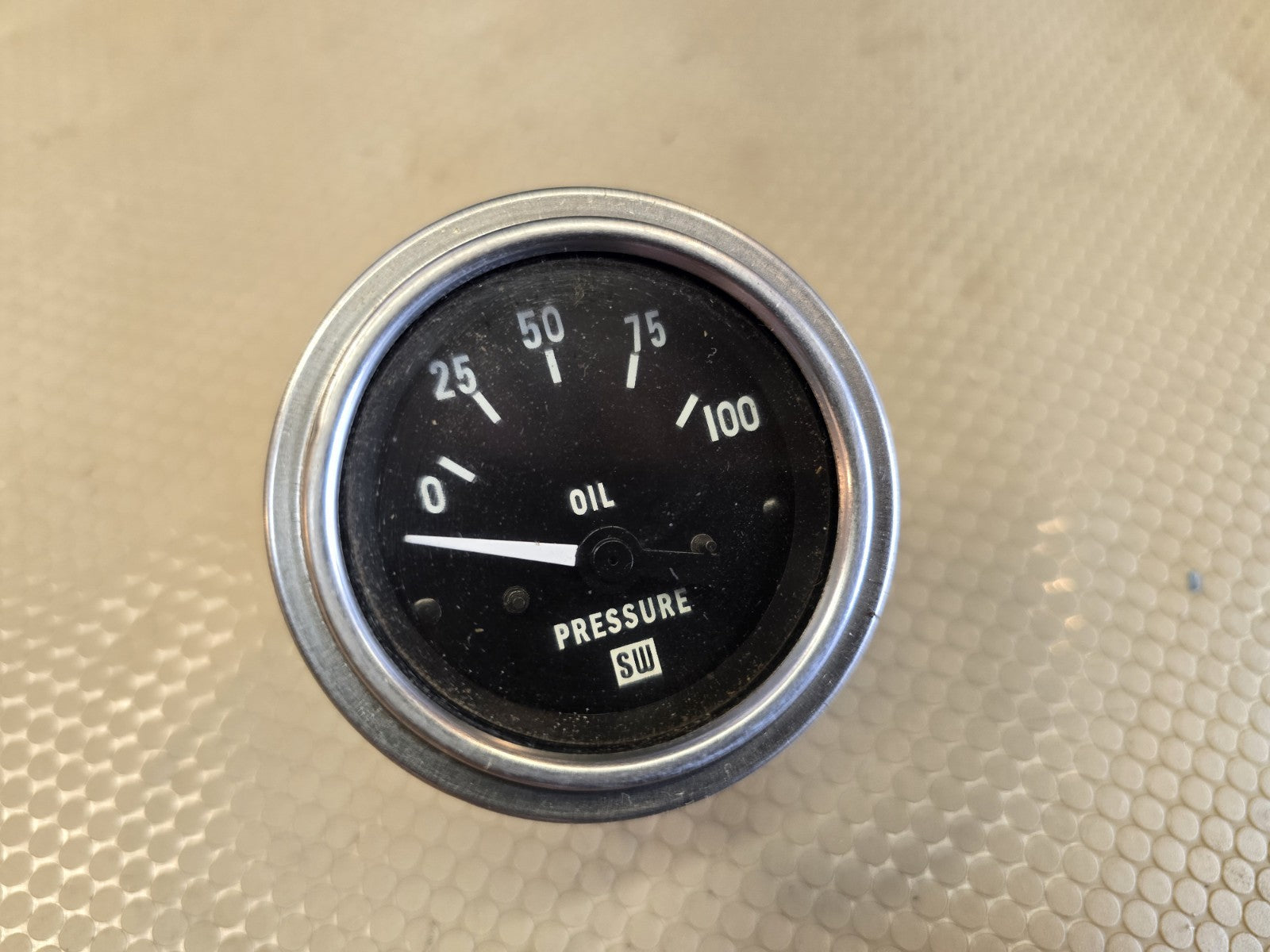 Stewart Warner Vintage 2 1/16"  80 lbs Oil Pressure Big Large Logo Gauge