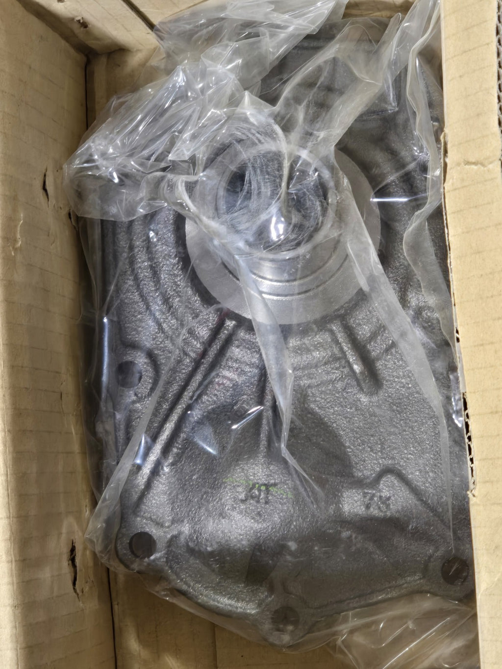 Toyota 33131-35031 Genuine OEM Bearing Retainer Front MTM New