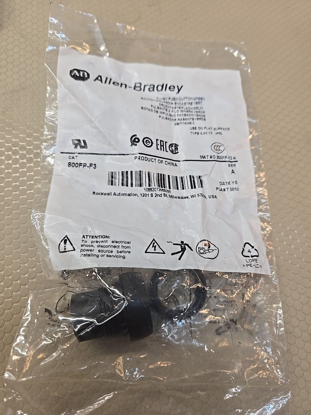 Allen Bradley 800FP-F3 Flush Push Button Green , Qty 1 EACH