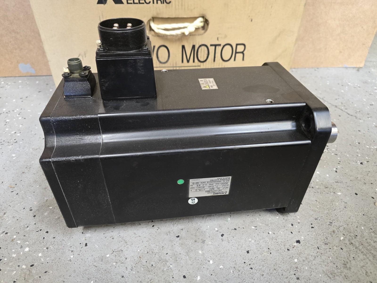 Mitsubishi AC Servo Motor HC-H703BS - *BARELY USED* 