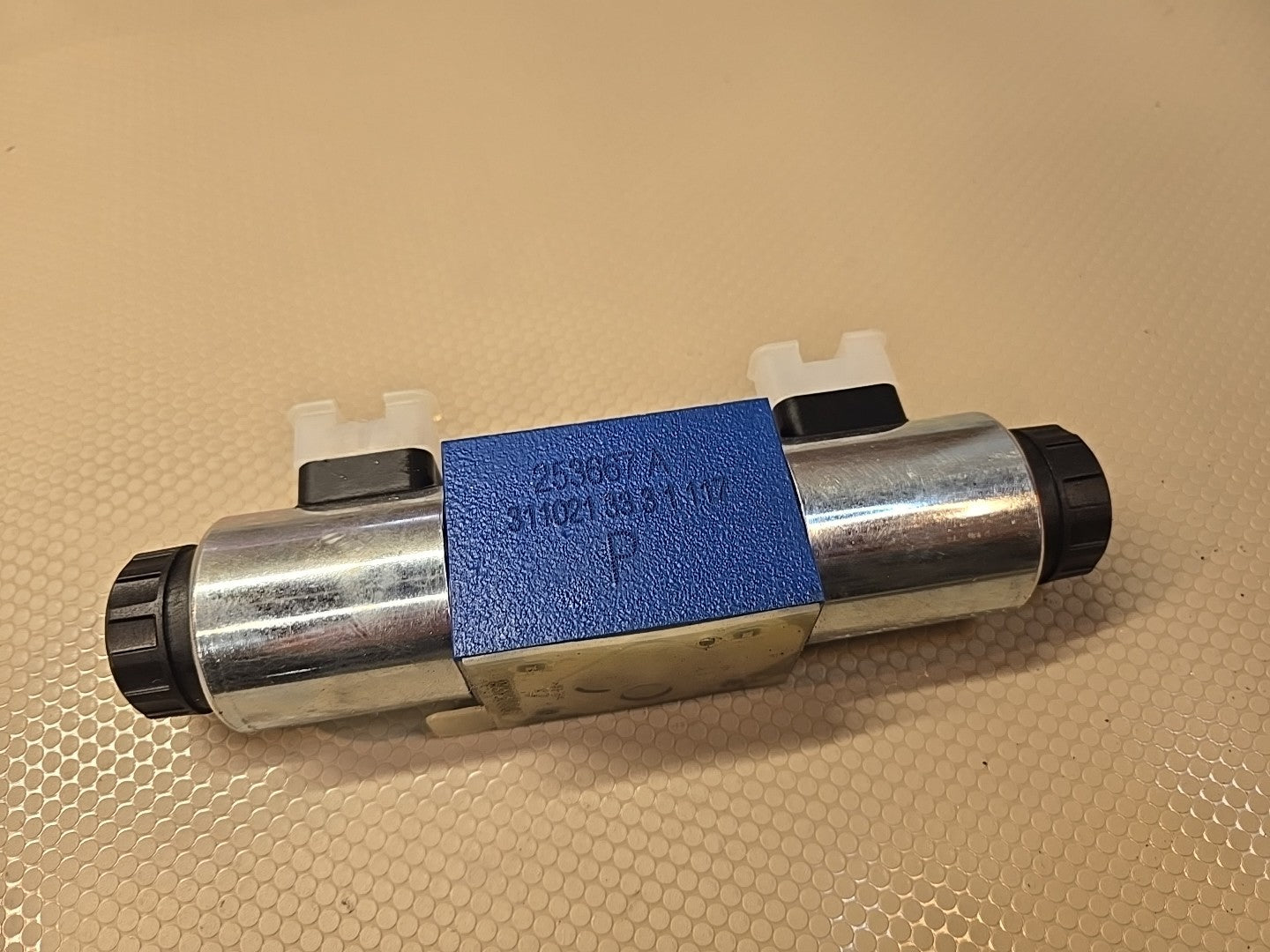 Bosch Rexroth R901105200 Bi Directional Valve 4WE 6 J62/EG24N9K4/62=CSA 5100 PSI