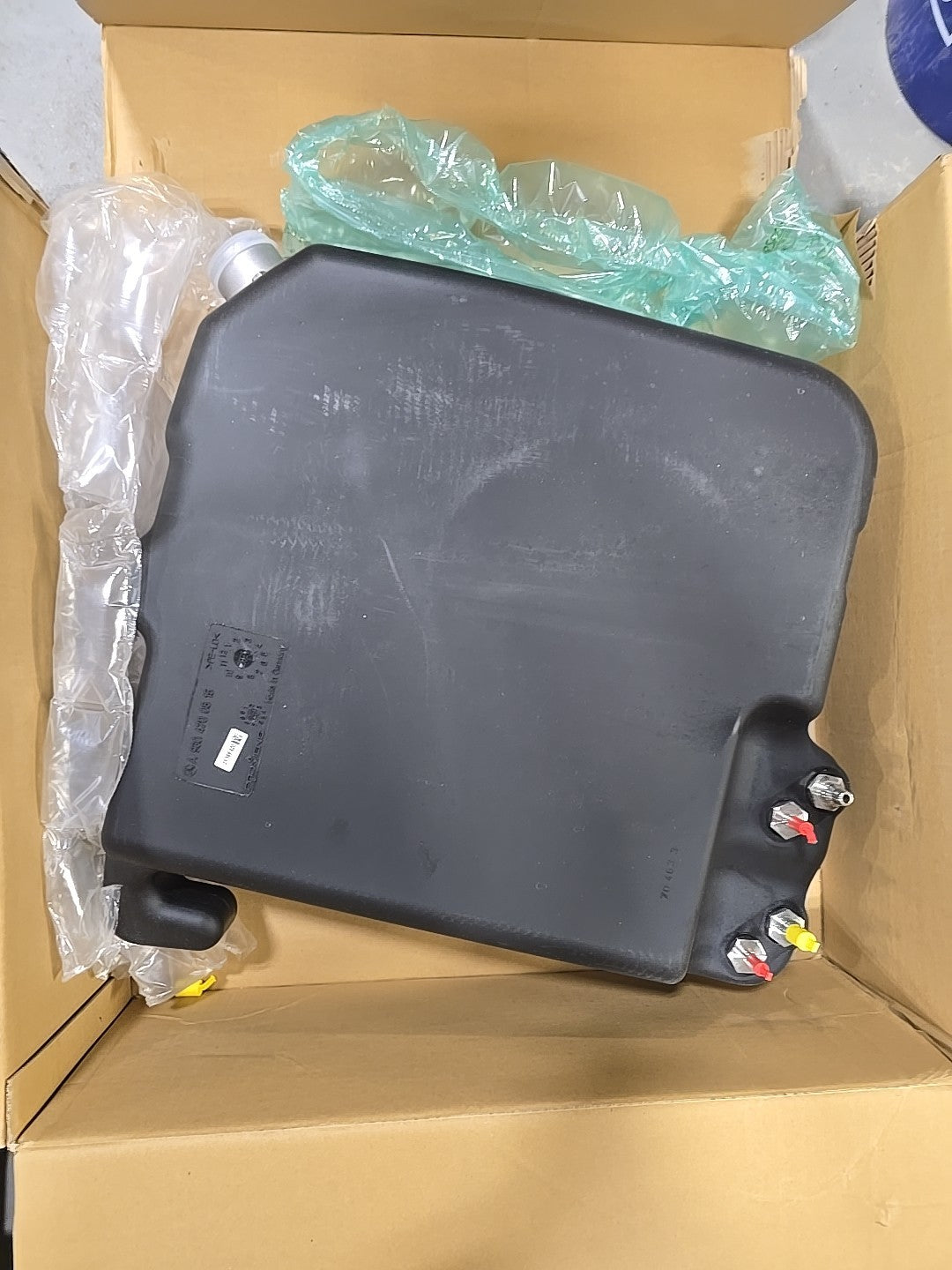 GENUINE MERCEDES-BENZ ATEGO AXOR ACTROS TRUCK LORRY AdBlue Tank A9304700815