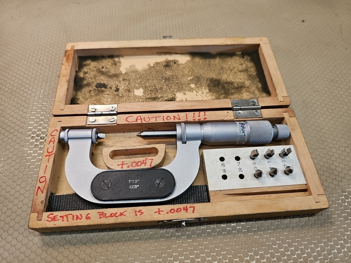VIS 1-2" NO. 2-219-002 SCREW THREAD MICROMETER .001" 