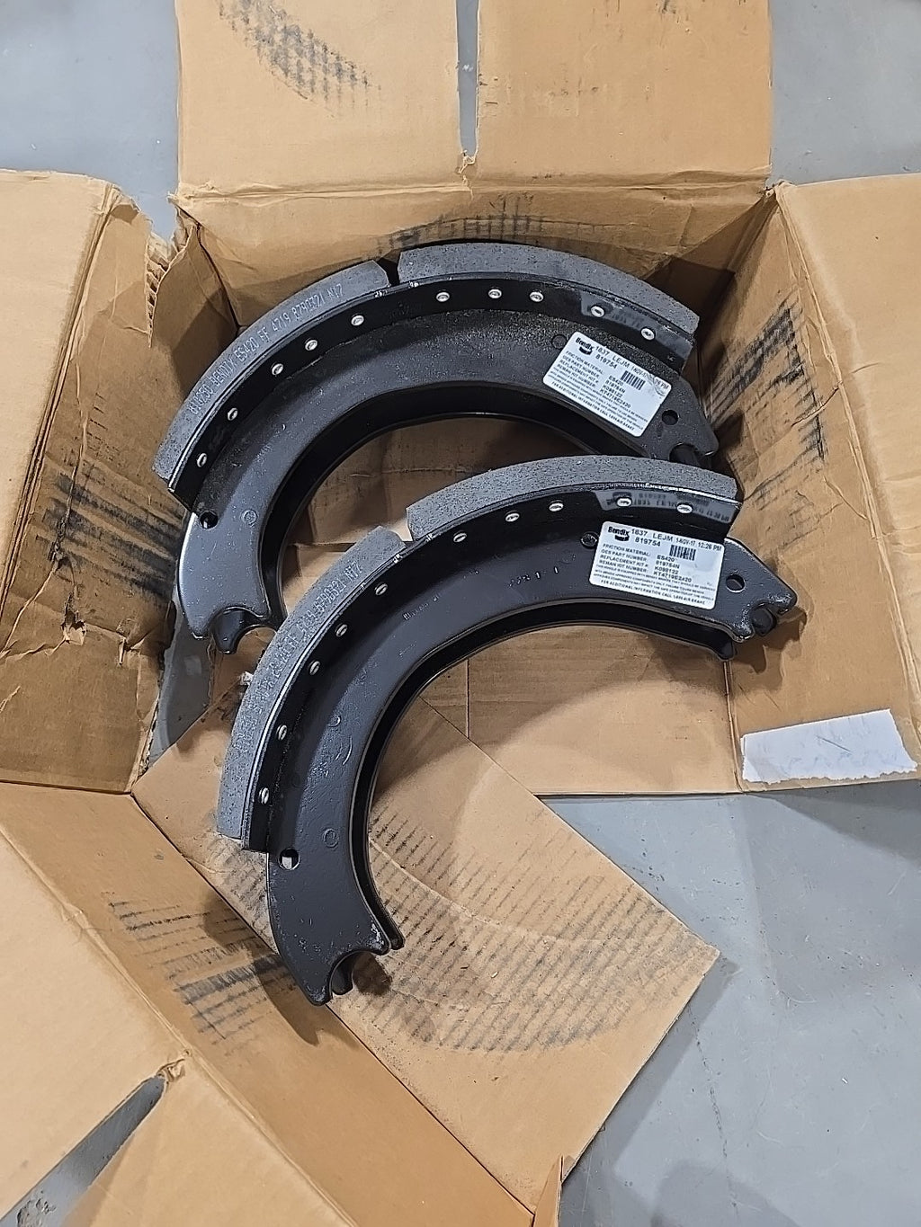 2x 819754N BENDIX BRAKE SHOE INTERNATIONAL 2596195C91 BRAKE SHOE Bendix 1837