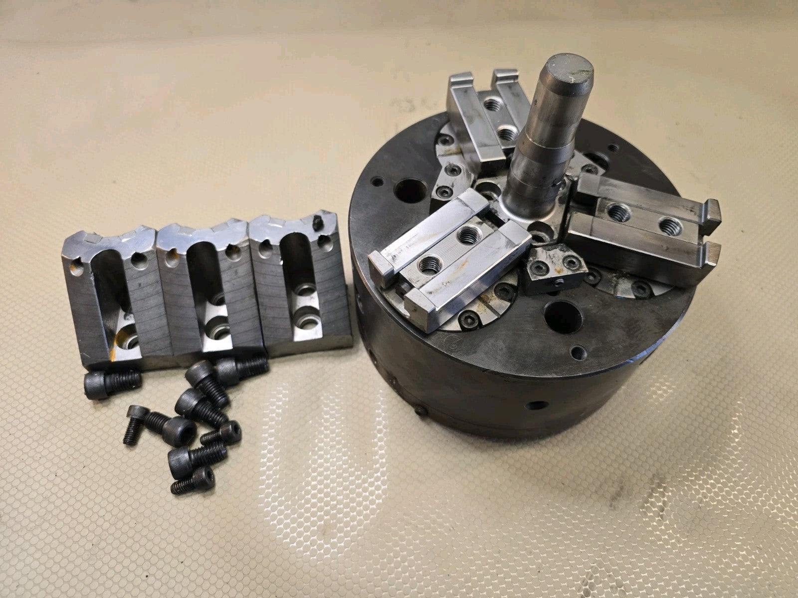 Forkardt Hardinge M17381A-2/tl6456d001 3 Jaw Lathe Chuck (pull down) + Jaws 8in