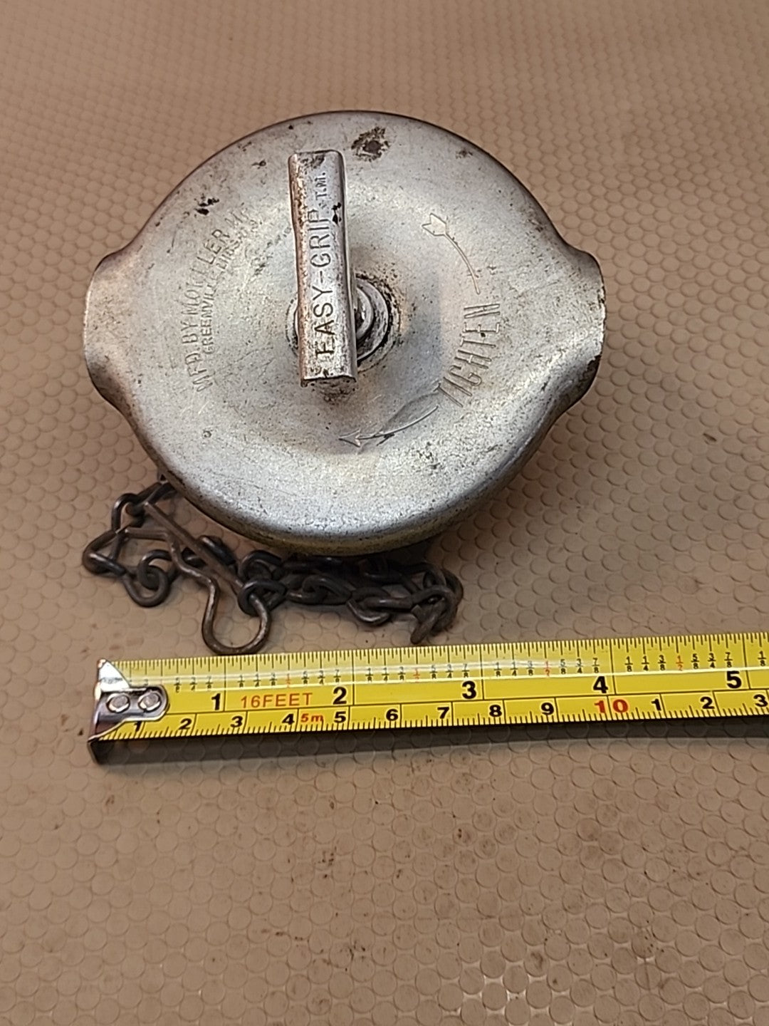 MFD BY MOELLER MFG GAS CAP USG